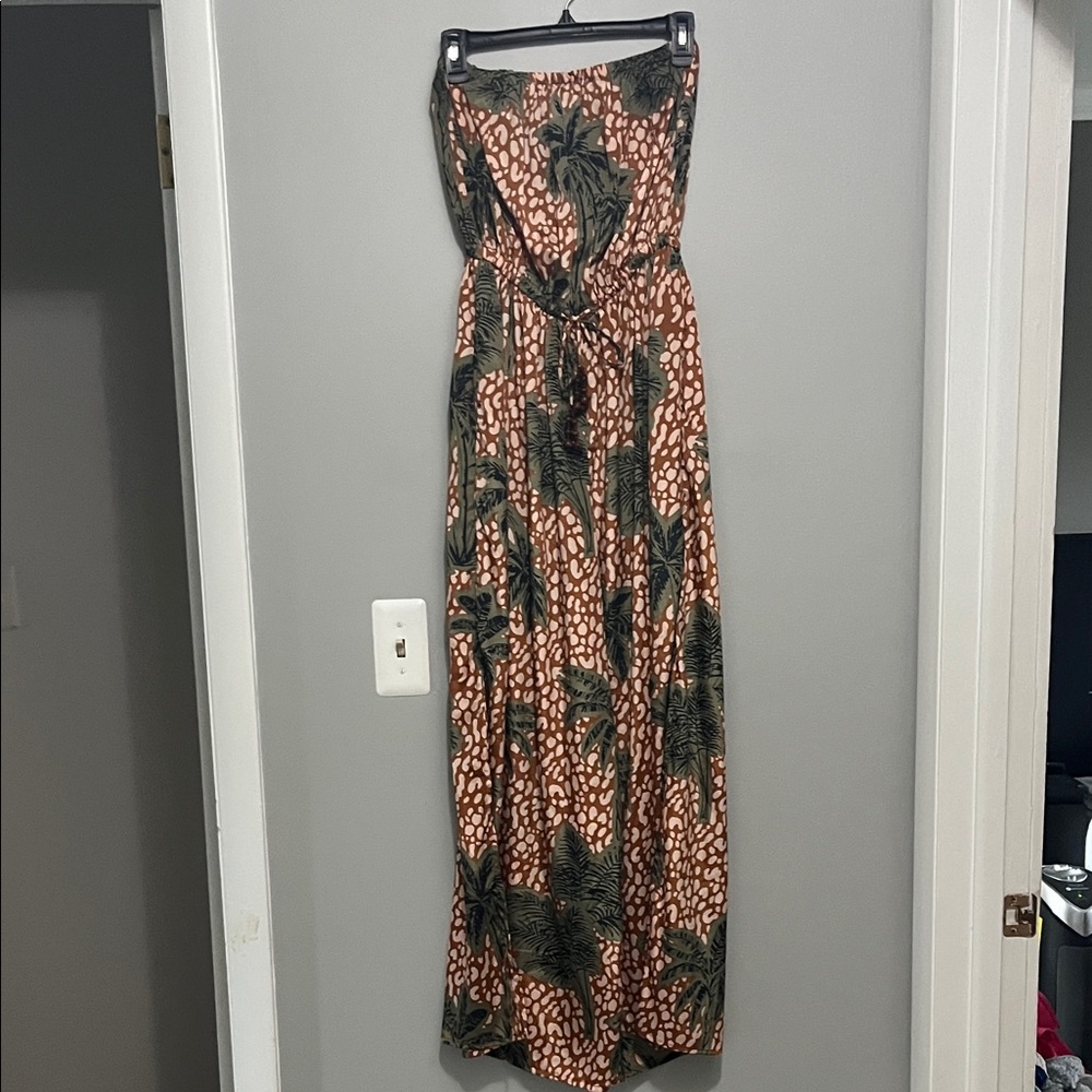 NWOT True Destinations Palm Tree Print Strapless Romper